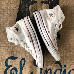 High top Converse *Chuck Taylors*/Size Women’s 6.5